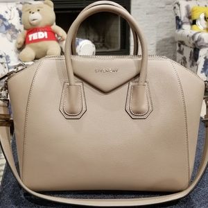 Givenchy Antigona Handbag(Medium)